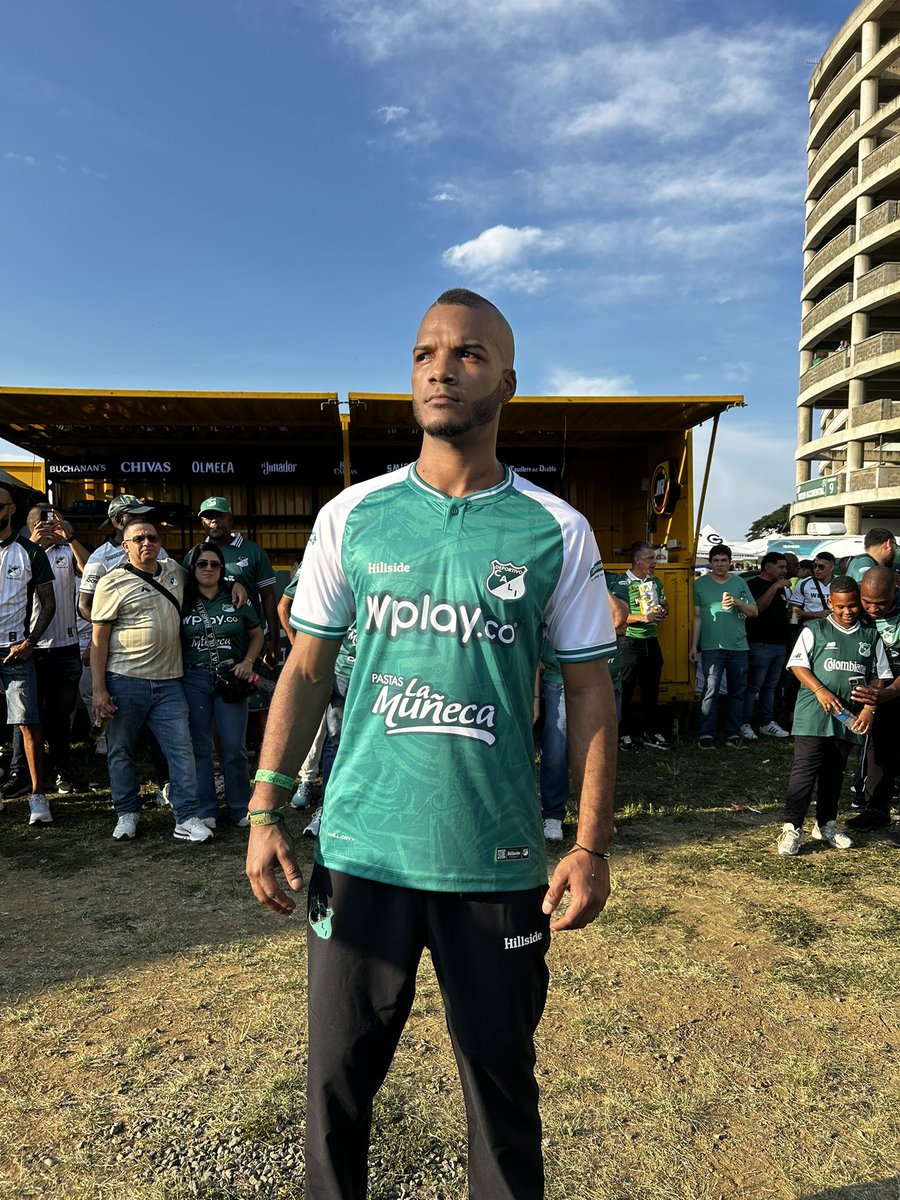 La Piña oromiel🌴🌊 tweet media