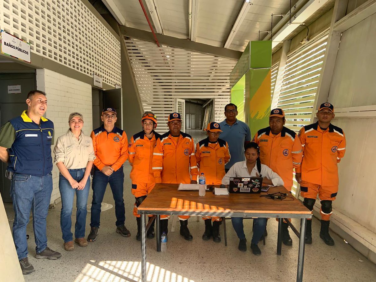 DefensaCivilCo's tweet photo. La ayuda no se detiene en #Córdoba 🧡

​Nuestros voluntarios trabajan sin descanso:
✅ Apoyo en #Cereté y #SanPelayo junto a la UNGRD con ayuda humanitaria.

✅ Evaluación de daños en #SanBernardoDelViento tras un incendio para gestionar apoyos.

​¡Gracias por su compromiso! 🫡💪 https://t.co/hPSsB0bkl1