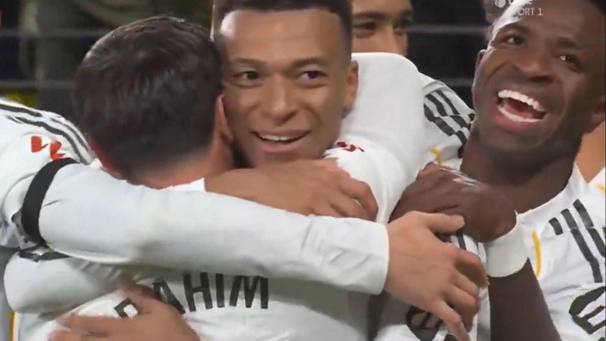 RMCsport's tweet image. 😅Mbappé qui tente une panenka sur ce penalty, ça termine au fond. Il en a profité pour enlacer Brahim Diaz à la fin de sa célébration.
rmcsport.bfmtv.com/football/liga/…