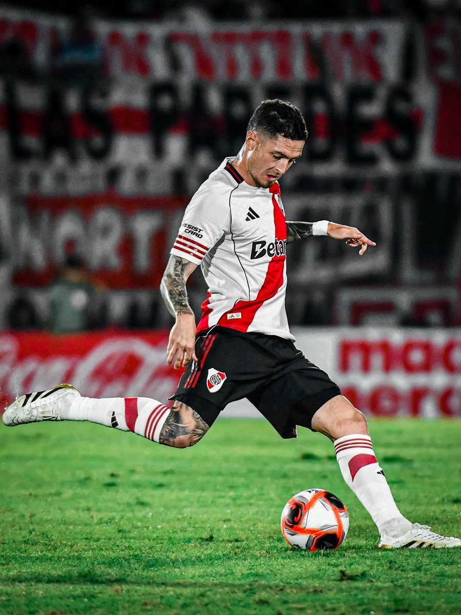 Gran debut de Aníbal Moreno en River.

Un futbolista que necesitaba hace años: sosteniendo al equipo en campo rival, siempre bien parado para agarrar todos los rebotes, ganando duelos y siendo claro para jugar.

El 5, fundamental. 🔝 🇦🇷