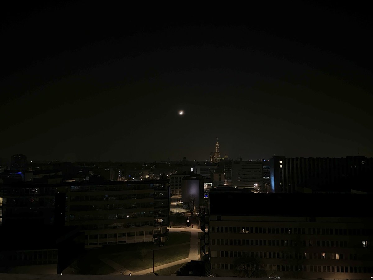 Pas à pas vers la lune, le ciel ce soir au-dessus de Strasbourg.