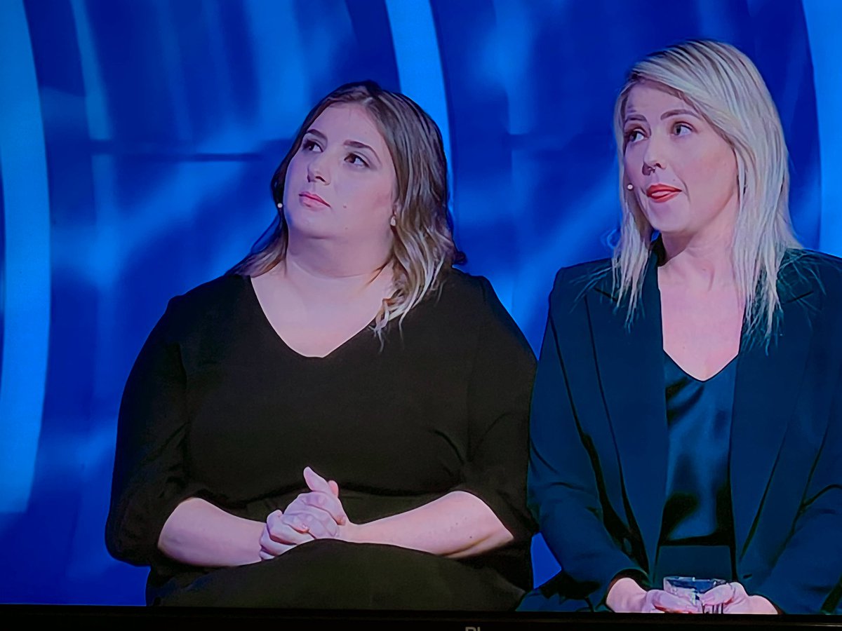 Queste sono due iene viziate.
E da quello che hanno detto hanno litigato anche con la mamma #cepostaperte