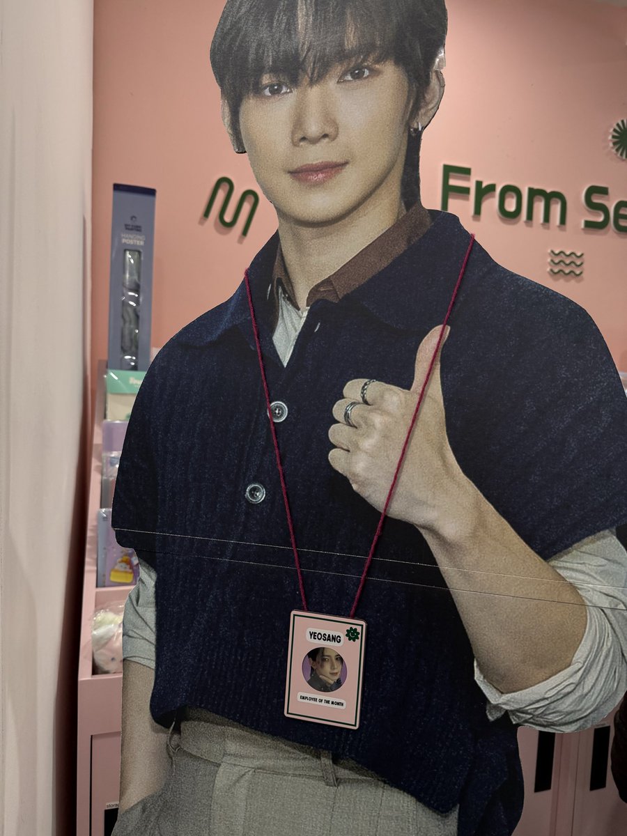 in_finitelove's tweet image. I was at kpop merch by choc choc in chicago, I thinkkkk the owner may be a yeodongie