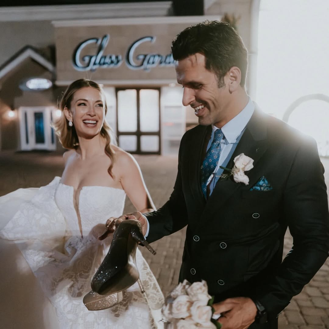 dengeplus's tweet image. Yasemin Kay Allen ve Amerikalı Aynasız, düğünlerinden fotoğraflar paylaştı.