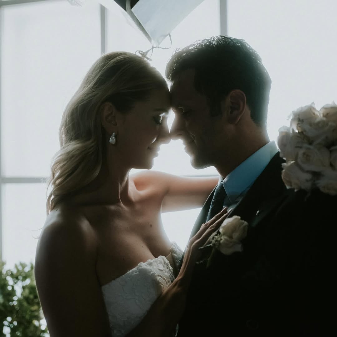 dengeplus's tweet image. Yasemin Kay Allen ve Amerikalı Aynasız, düğünlerinden fotoğraflar paylaştı.