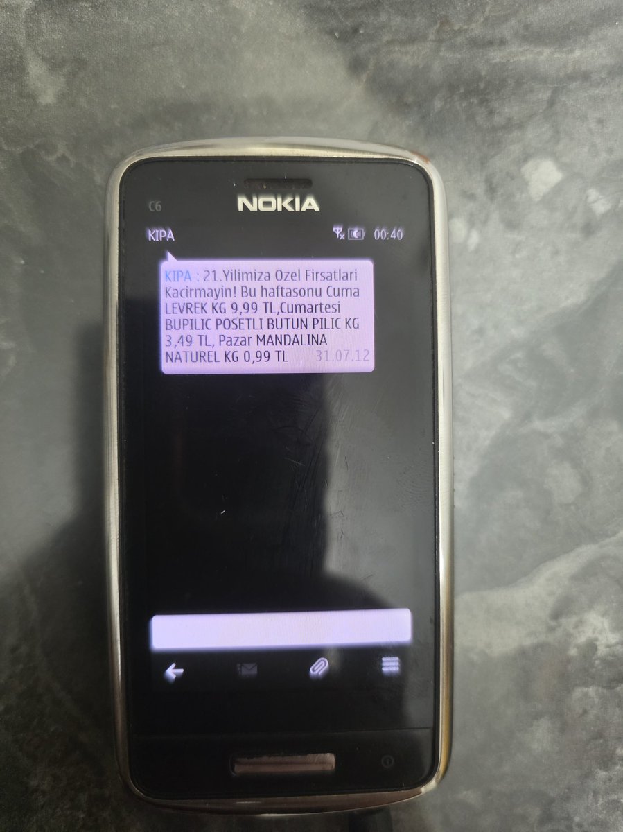 eris_ceres's tweet photo. Hamam böceği misin ya 3 yılda pert olan yeni nesil telefonlar utanır mı sanmam https://t.co/2CIurpbH6B
