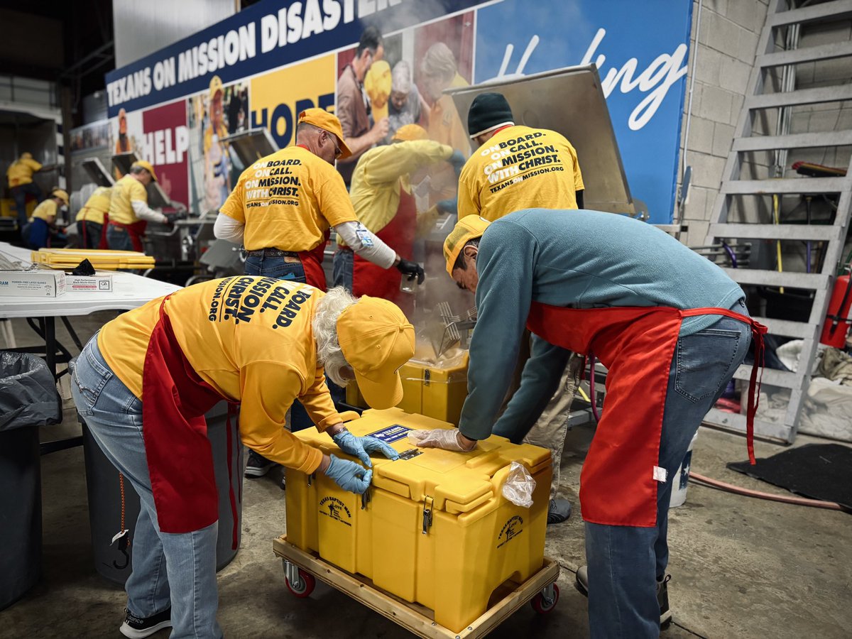 TexansOnMission's tweet photo. With freezing temperatures underway, TXM volunteers are cooking 3,600 meals a day for those at a temporary shelter in Fair Park.

Breakfast and supper will be delivered to the shelter opened by Austin Street Center and Our Calling as the extreme cold continues. https://t.co/HNSWeK8JdI