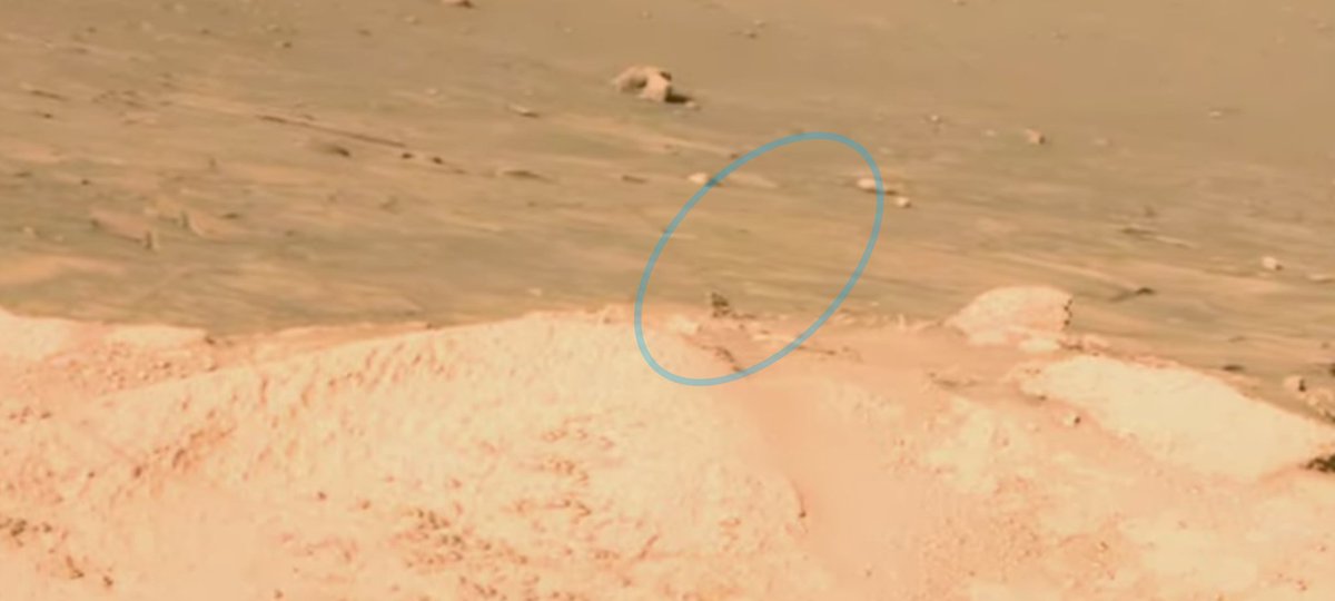 RoomMallmillie's tweet photo. @ElonMusk_LordX Stills from NASA Mars feed...we are there with ETs.  Third still shown depicts one of the ETs camouflaged via editing ; but look at the bottom tip of green line. 2nd image shows light beam emanating from top of pyramid. https://t.co/NLk2zoc0tE