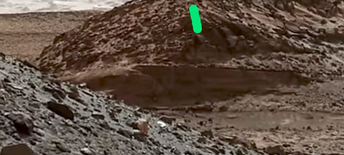 RoomMallmillie's tweet photo. @ElonMusk_LordX Stills from NASA Mars feed...we are there with ETs.  Third still shown depicts one of the ETs camouflaged via editing ; but look at the bottom tip of green line. 2nd image shows light beam emanating from top of pyramid. https://t.co/NLk2zoc0tE