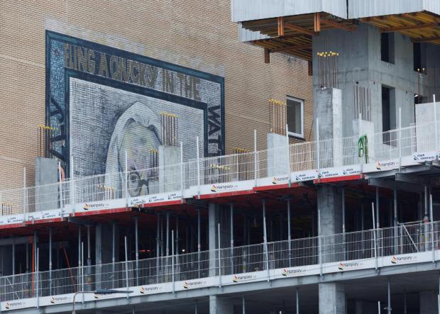 SimonForrest11's tweet photo. Billy Connolly's mural disappears ...
I increasingly come to the conclusion that Glasgow City Council Planning Department hates Glasgow &amp; her people. 💔 https://t.co/uPZvfV509z