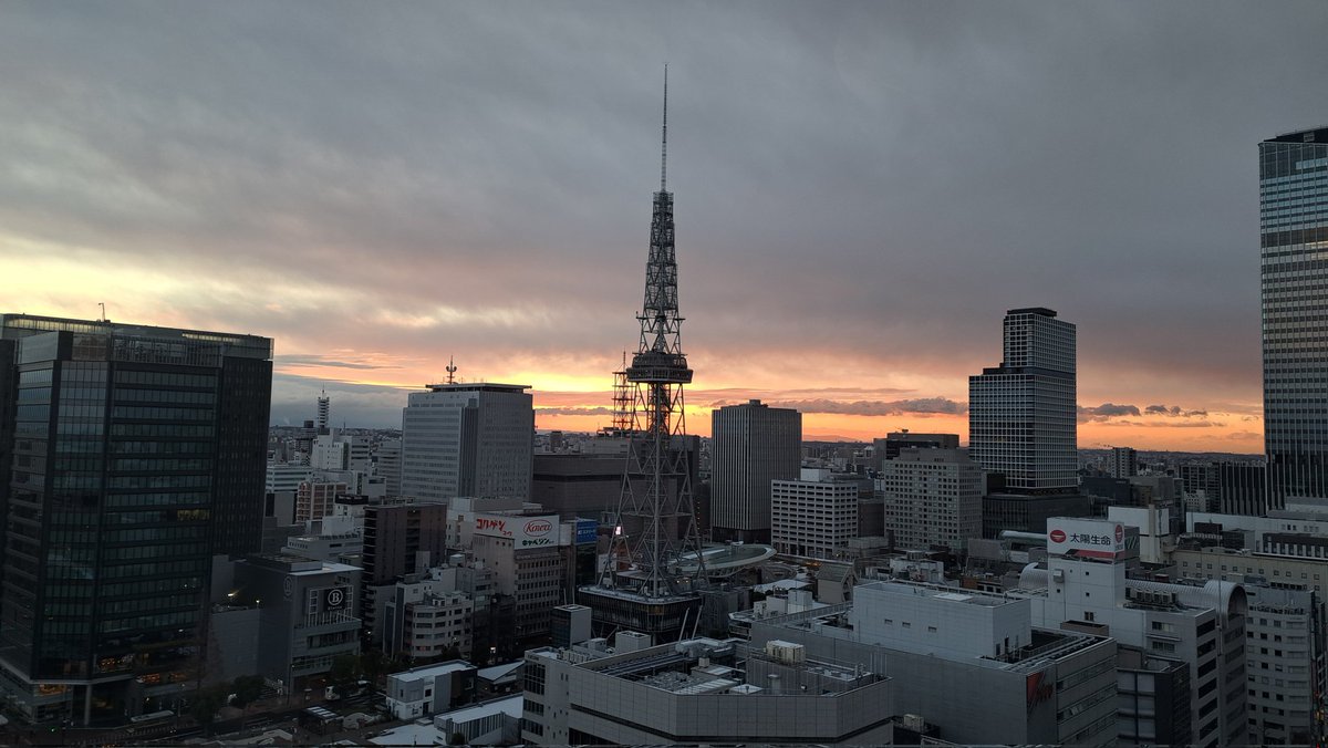 otonationary's tweet image. おはようございます🌅

愛知県はくもり昼過ぎから晴れ
所により昼前まで雪

予想最高気温は名古屋7℃、豊橋8℃、岐阜と津が6℃、尾鷲で9℃

サムイ…⛄
でも今日も太陽がのぼり、きっといい日になります☺💓
今日もよろしくお願いします📻
 #otonationary #オトナ #zipfm