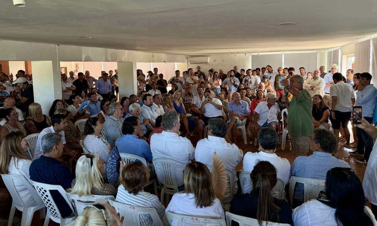 _RodriguezJuan_'s tweet photo. Han pasado 30 años desde el primero…

Arranca el año con el tradicional encuentro de verano del @Herrerismo, comenzando a delinear la agenda política.

Controlando a un gobierno desorientado, con jerarcas carentes de vergüenza, que creen estar por encima de los ciudadanos. https://t.co/8fL675iVVY