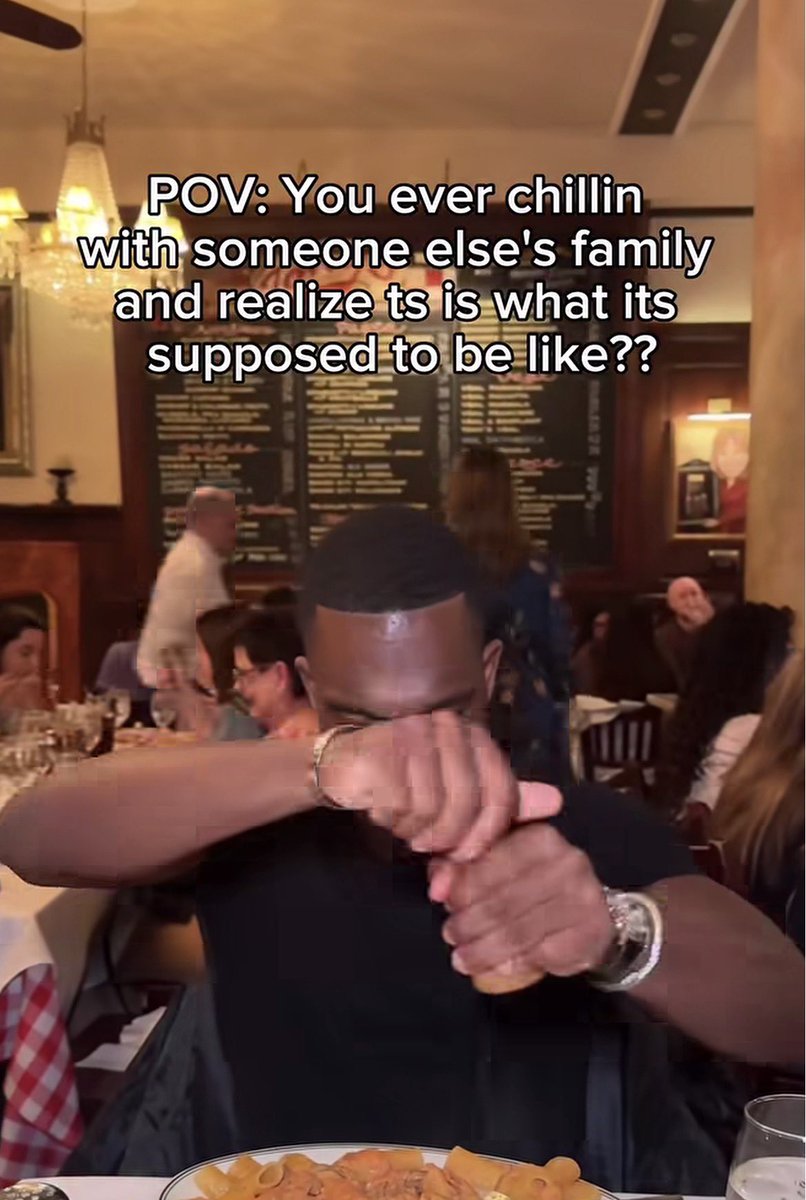 premier week end chez mon ex il m’explique que tous les vendredis soir ils font soirée pizza avec sa miff, qu’ils choisissent un film ensemble et qu’à la fin ils rédigent tous une review letterboxd