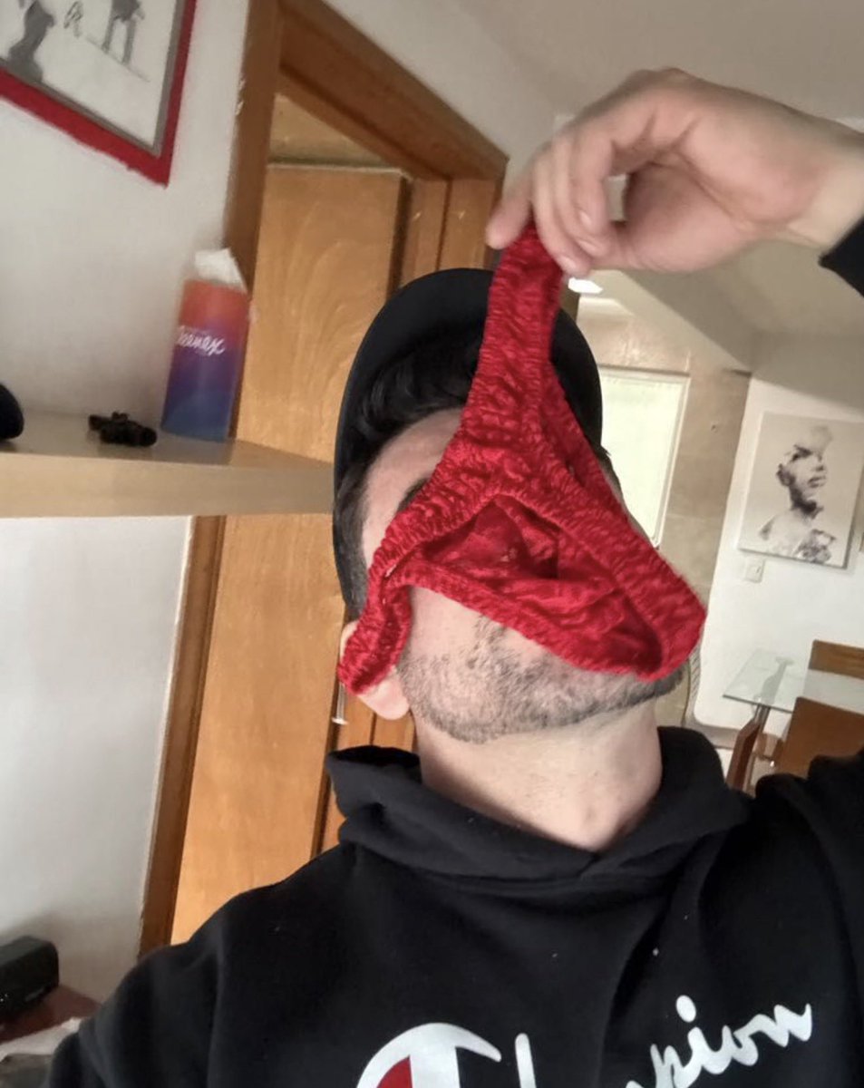 alainkRRR's tweet photo. Aún huele a su cola 😍😍😍 https://t.co/espiumKjBE