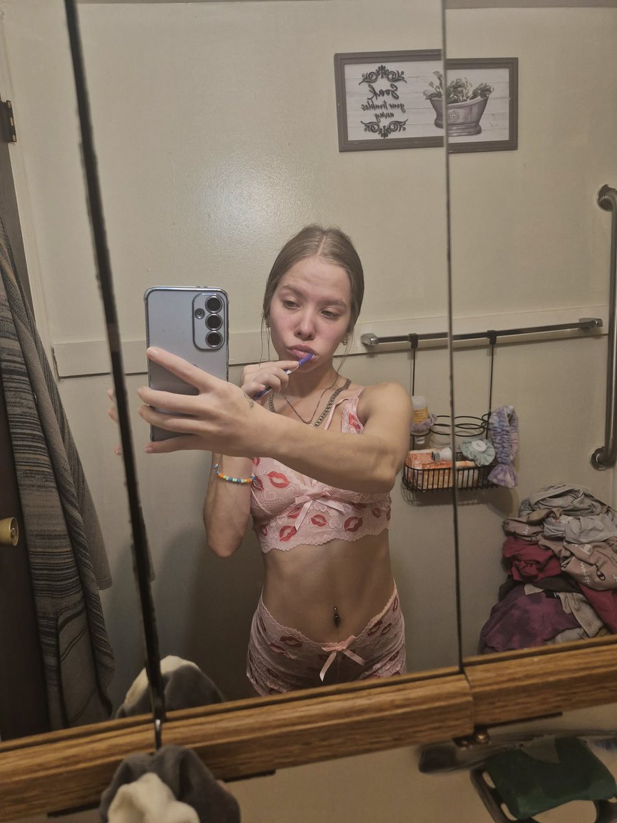 HtpJordanLyn's tweet photo. 2 for 1 💋 https://t.co/KFRAK7AfPq