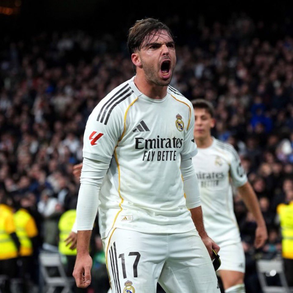 Hace un mundial de mierda, le llueven las críticas y es marginado en el banquillo. Pues lejos de venirse abajo ha trabajado en silencio, juega hasta lesionado y es el mejor central español de la actualidad. Honor.