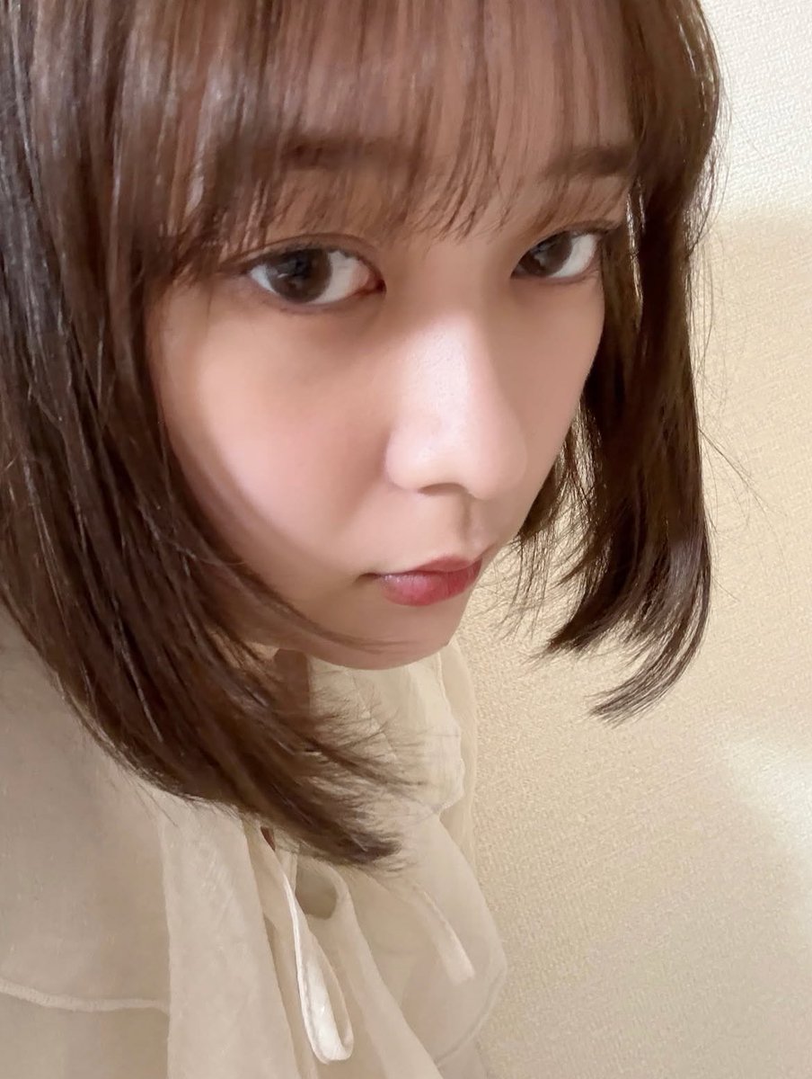 とても絢音ちゃんらしい角度の自撮りのお写真、綺麗☺️ 是非