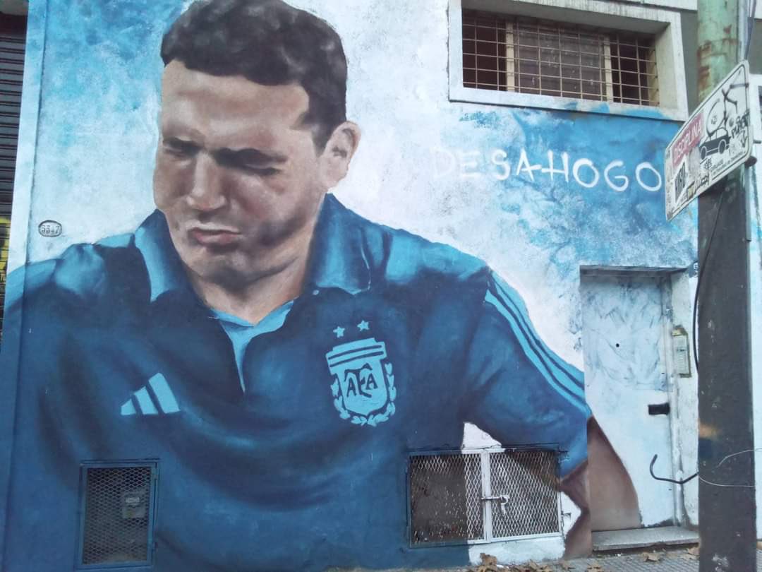 El bot de Azzaro tweet media