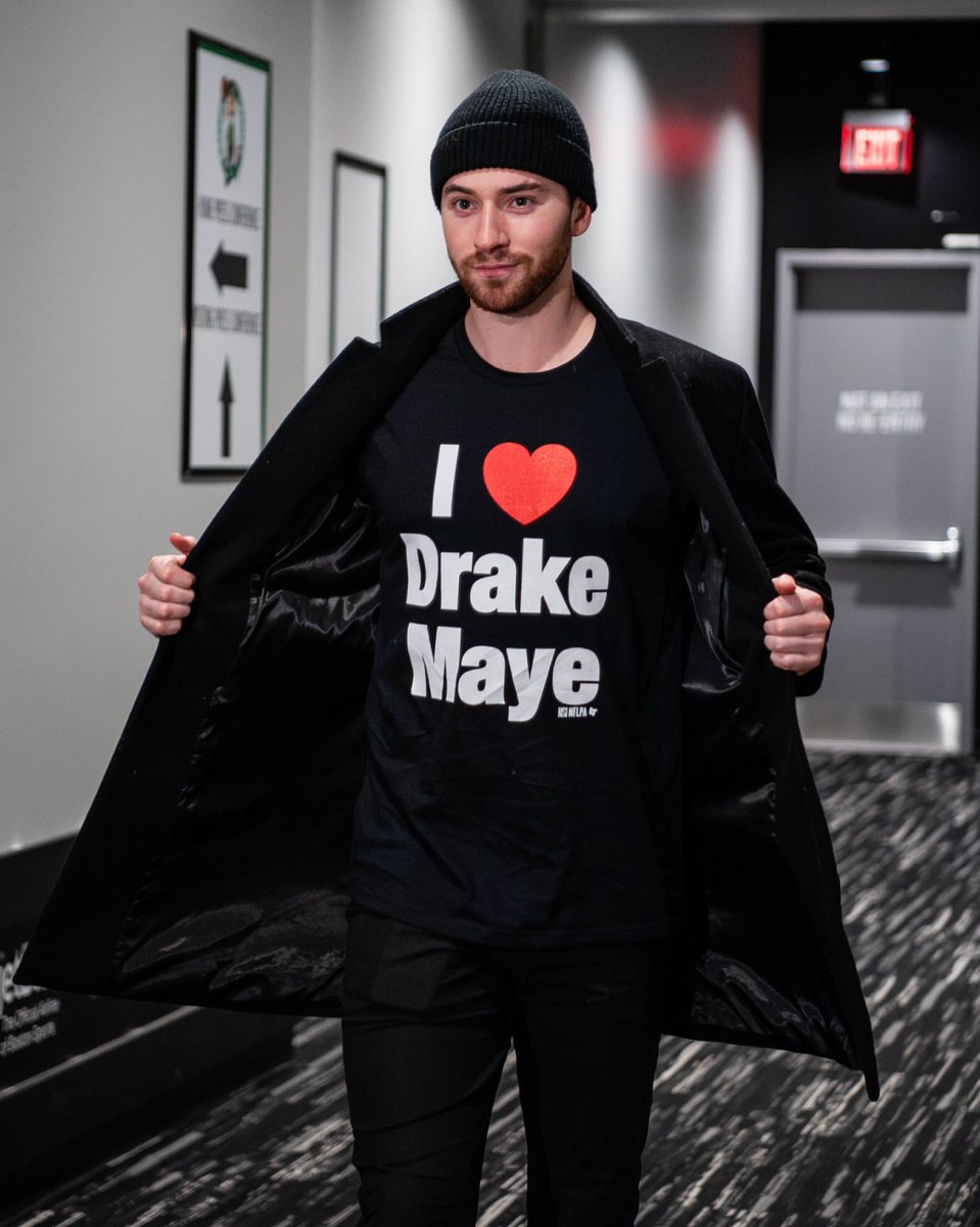 NHLBruins's tweet image. Got to loveeeee the Drake ❤️
