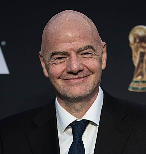 Profesor: el parcial va a estar fácil

El parcial: ¿Cuál es Infantino y cuál es Vargas Lleras?