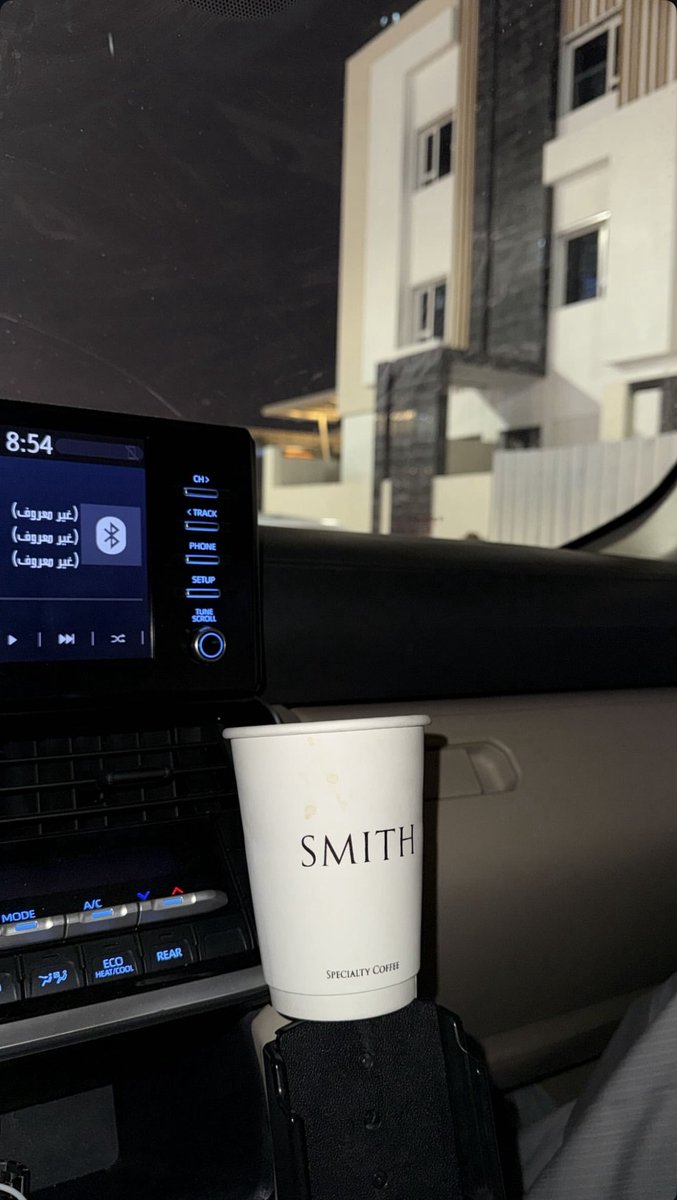 عسى ترضي غرورك غيبتي كان الغلا ما أرضاك
و أنا لا طاب قلبي .. خطوتي ماهي بـ تعصاني

لا يضنيك الحنين - و لا تعنّي فالسراب خطاك
ترى اللي جابني لك ؛ نفسه اللي عنك وداني 

و لا أنت أسف على فرقاي و لا أسف على فرقاك
تساهلنا الجفا — لين إنجرح كلٍ من الثاني .