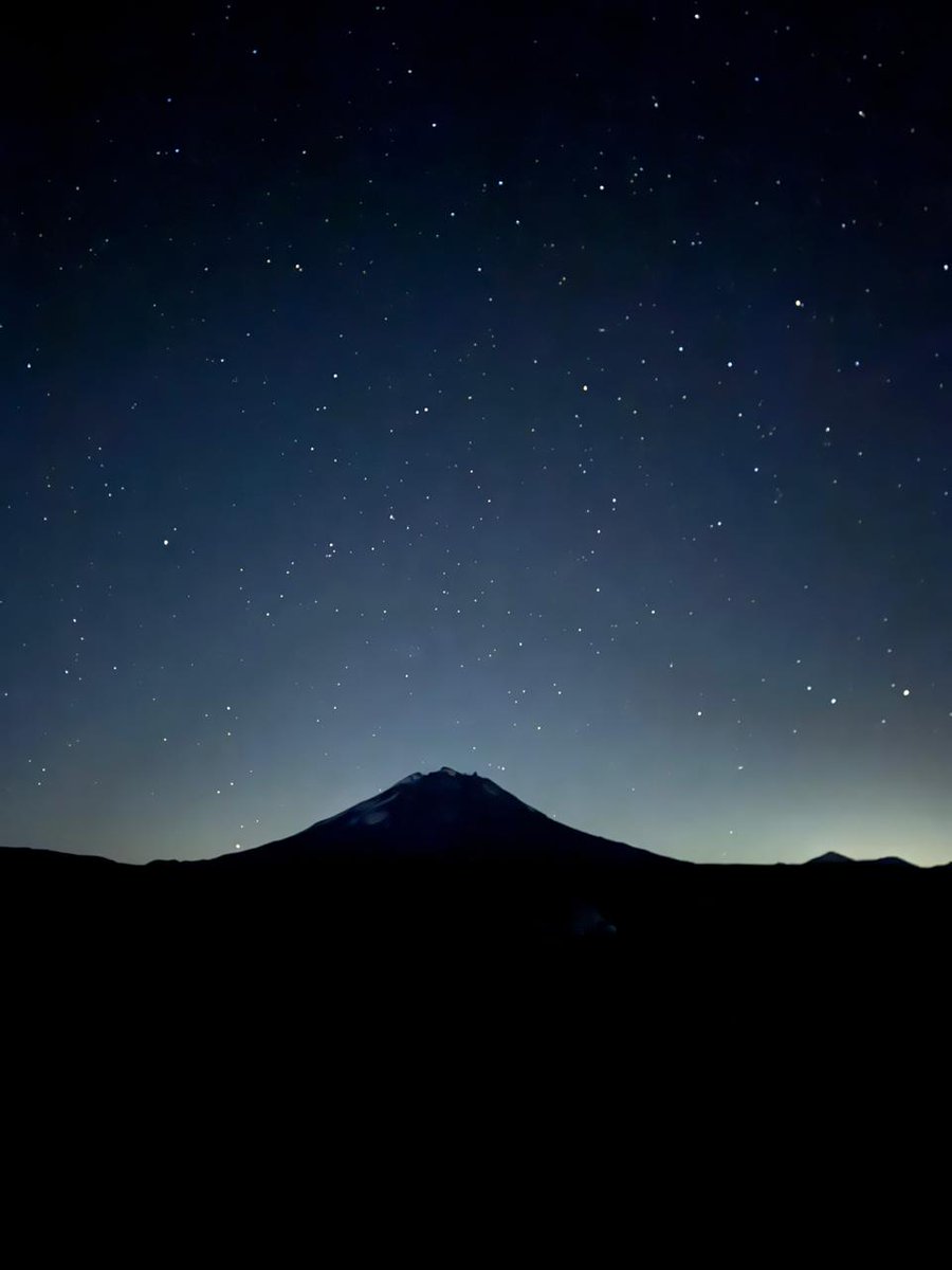 CarlosDelu11's tweet photo. Laguna del diamante. De día con su nombre un situ y de noche y sus estrellas.
Mendoza.
Mejor país del mundo. https://t.co/YUqtgr27XD