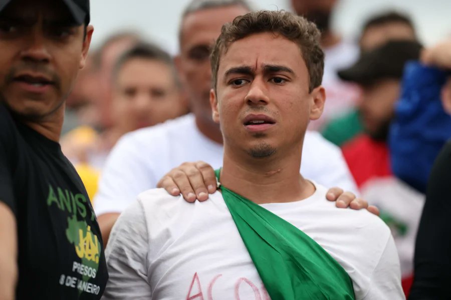 🚨 URGENTE: Câmara dos Deputados está financiando a "caminhada" de Nikolas!

Segundo a Veja, policiais do Congresso escoltaram os políticos por todo o trajeto.

Poderiam ter contratado segurança particular, já que ganham 46 mil/mês, mas preferem mamar no povo!

Diárias, hotéis,