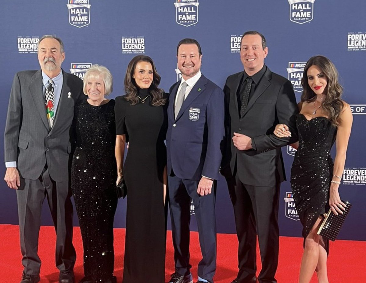 KurtBusch's tweet image. This blue collar kid from Las Vegas, is now wearing a @nascarhall blue jacket. Thank you to my family, friends and all of the fans for your support over the years.