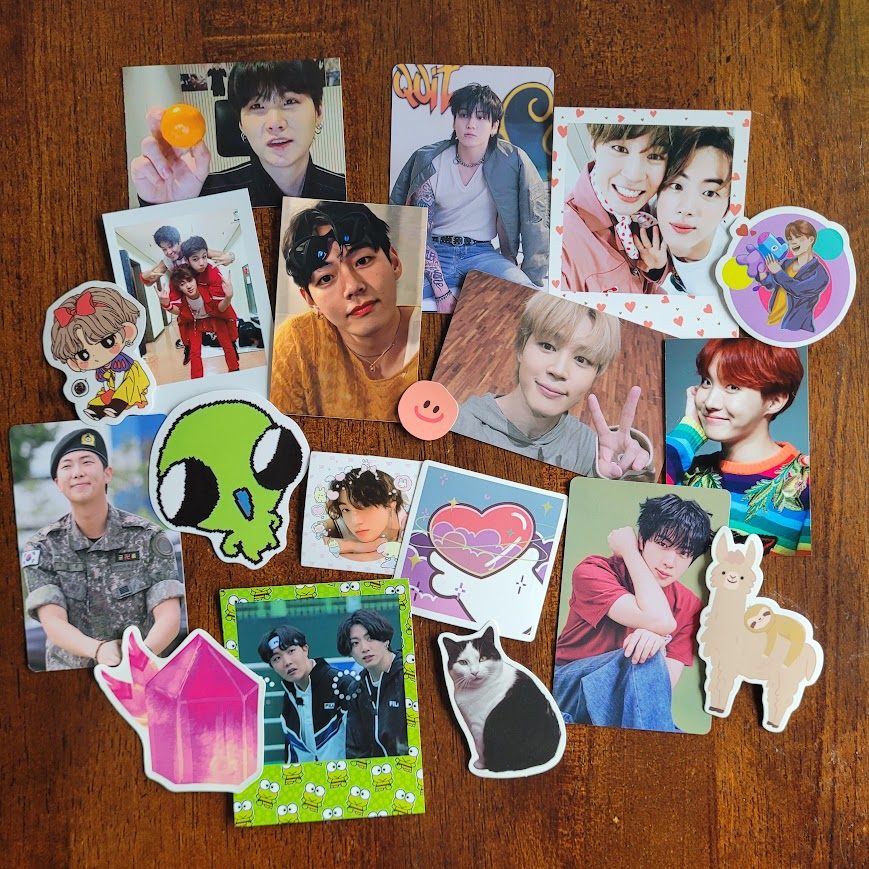 mckaykosmos's tweet photo. HOW TO MAKE CONCERT FREEBIES ON A BUDGET — a thread for all my friends who want to make freebies for the BTS tour (or any other concert/event) and don't know where to start! https://t.co/7tSqjqH3h3