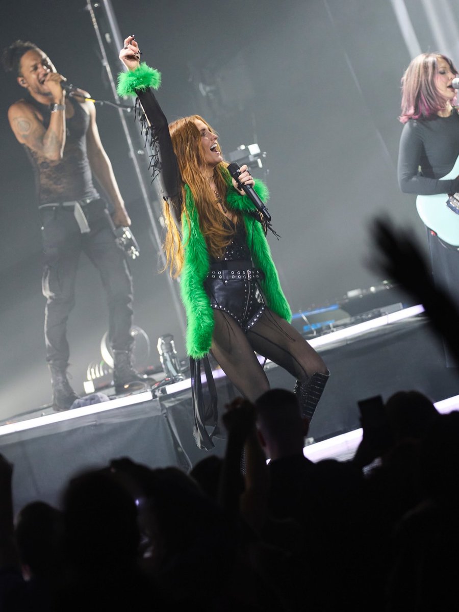 Ashlee Simpson Ross tweet media