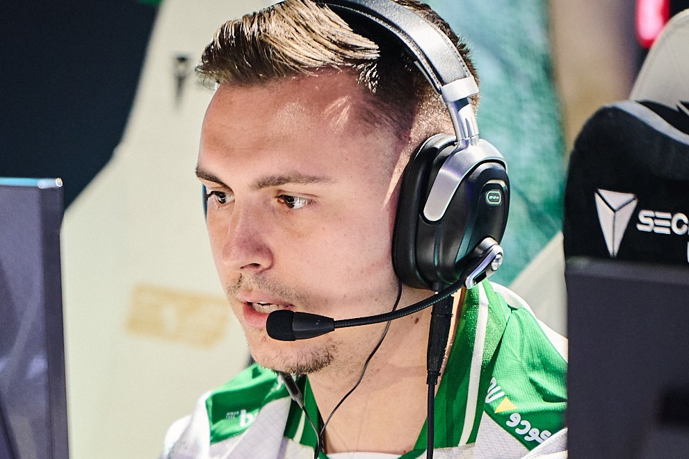 Falcon Abu Najd | ابو نجد tweet media