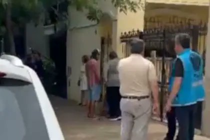 🚨 ENTRADERA Y CRIMEN DE UN JUBILADO EN SAAVEDRA
- Minutos antes de las 5.30, tres delincuentes entraron a robar a una casa de Núñez al 4000.
- Golpearon y causaron la muerte de un jubilado de 74 años y lesiones a su pareja de 73.