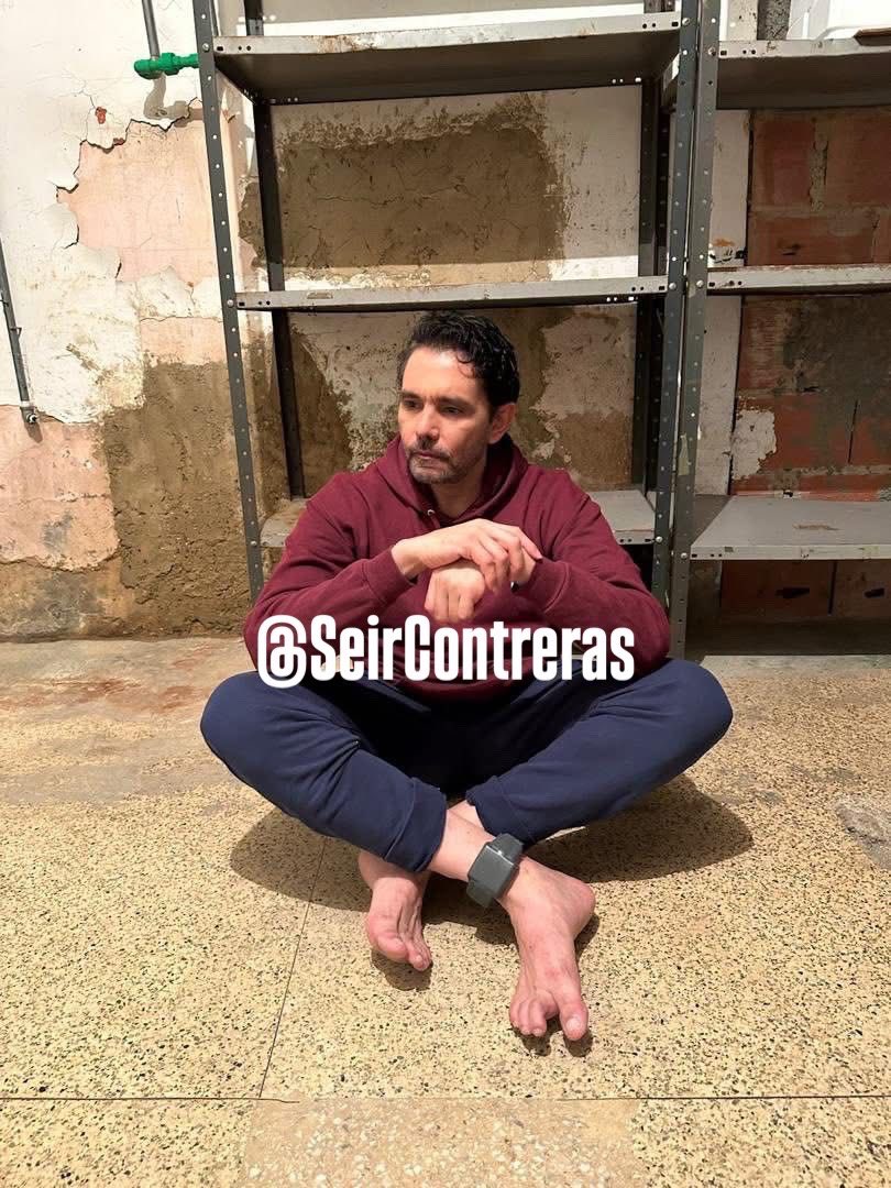 SeirContreras's tweet photo. Se conocen condiciones de reclusión del alcalde de El Tigre, Ernesto Paraqueima.

Fotos de 2026. Los familiares denuncian que, Paraqueima, “se encuentra confinado en una vivienda antigua con niveles críticos de humedad y moho, propiedad del SEBIN, en La Castellana, Caracas”. https://t.co/ezOZw8VJOE