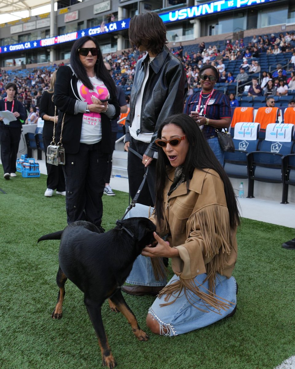 USWNT's tweet image. A moment for Bob, obvi.