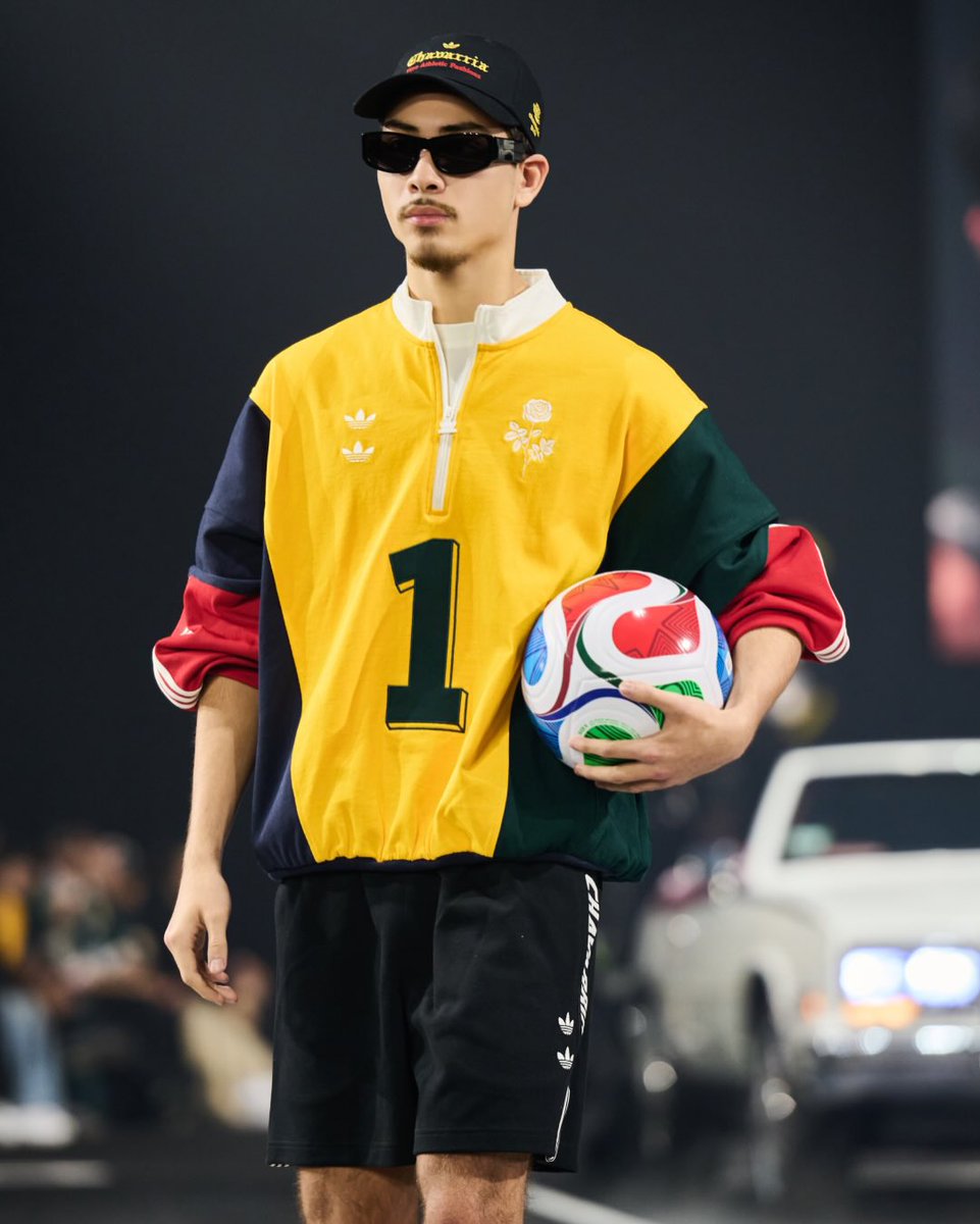 ウェア ADIDAS X WILLY CHAVARRIA FOOTBALL JERSEY adidas x Willy Chavarria Football Jersey Top Sunfade Black - SS25 - US