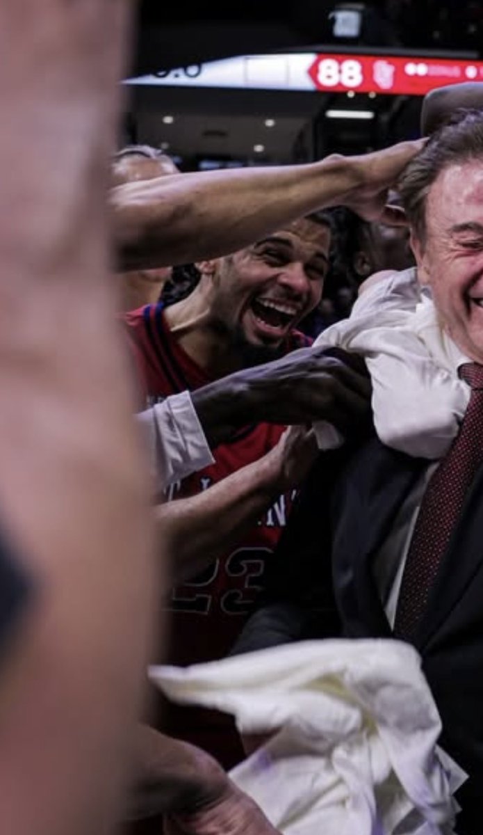 sadnysportsfan1's tweet photo. This is how you be smiling when you’re released from Kim English ball https://t.co/k4vzHGdbd1