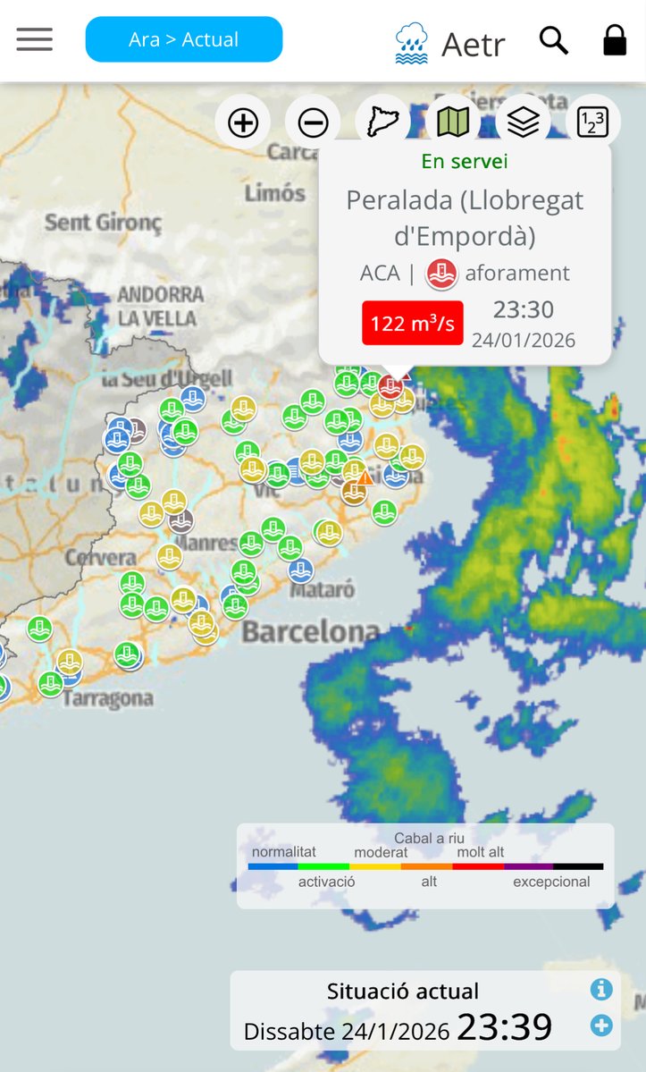 aigua_cat's tweet image. 🔴 El riu Llobregat d’Empordà a #Peralada assoleix el llindar de #perill, amb 122 m3/s.

⚠️ Els cabals alts es poden mantenir unes hores, encara que hagi deixat de ploure.

⛔️ Eviteu accedir a la llera i creuar guals i punts baixos. #Precaució