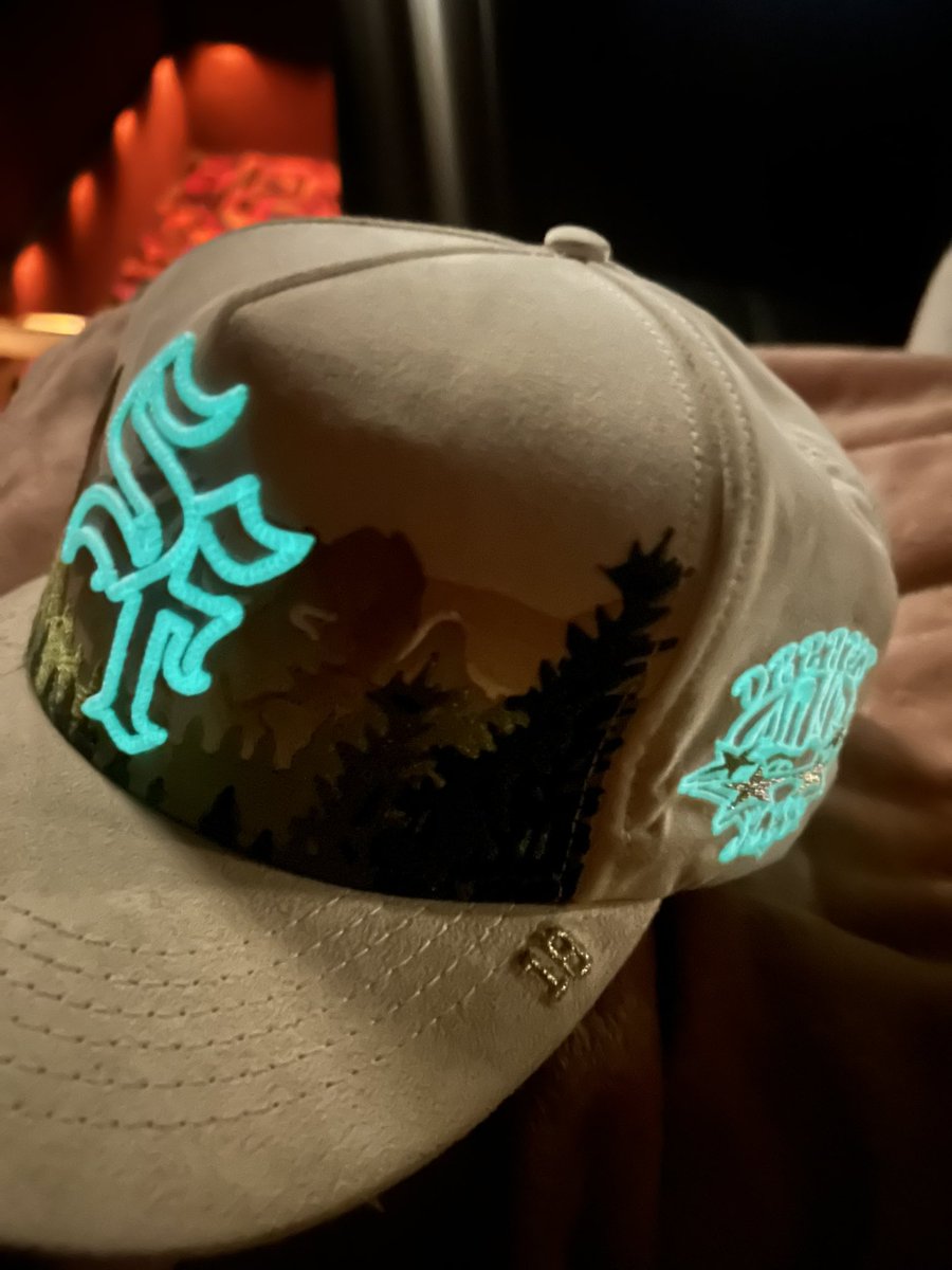 Just found out my hat glow in the dark this shit hard af😭😭