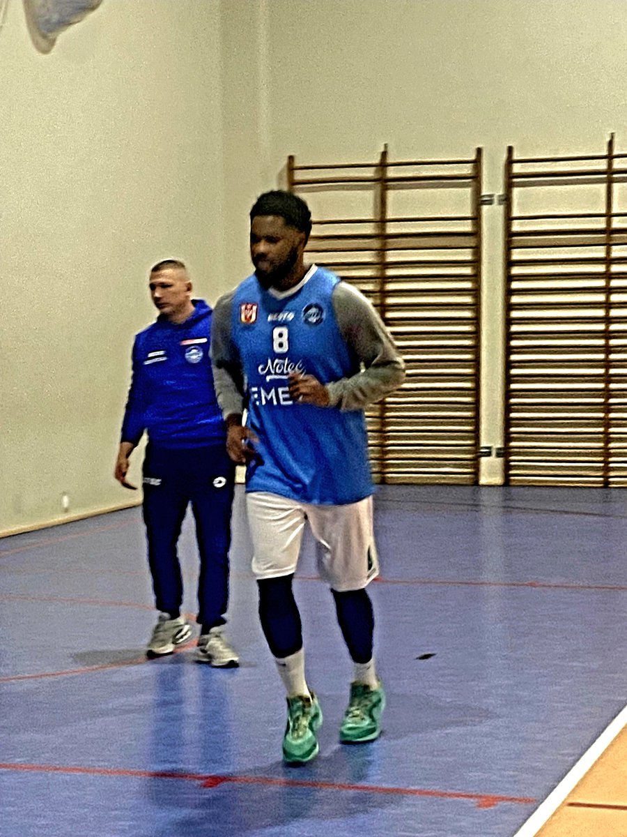 Hala w Mątwach, kultowe miejsce. Dziś w przemysłowej dzielnicy Inowroclawia trenowali goście z <a href="/KoszKadra/">KoszKadra</a> x 59 i <a href="/LAClippers/">LA Clippers</a> x 10. Jak tu nie kochać koszykowki 🔥❤️
<a href="/ksk_notec/">KSK Qemetica Noteć Inowrocław</a> 
@1lmkosz