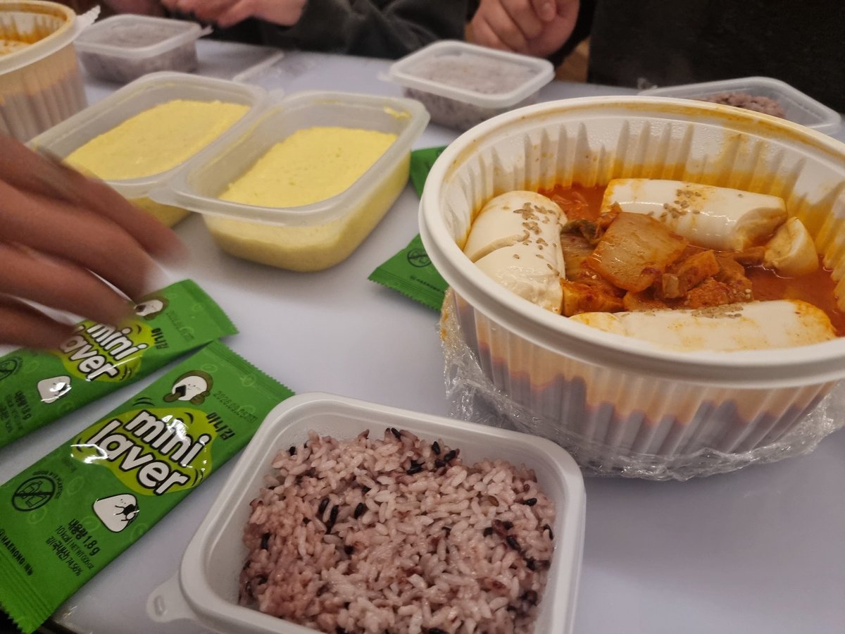 choco2001a's tweet image. 유리니가 또 밥사줘서 별라식구들과~♡