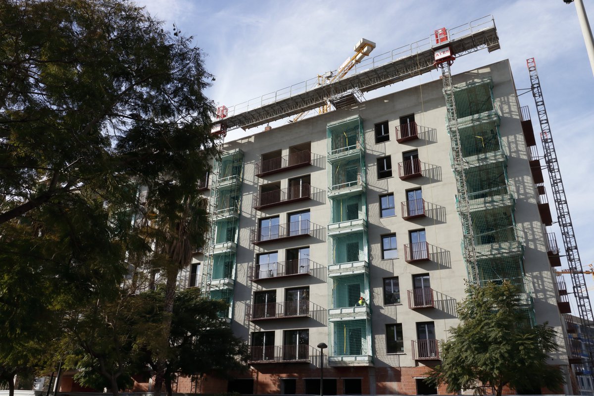 urbanityone's tweet photo. Así estaban los 2 edificios para VPP en Avgda. Tarongers 7-9 de Valencia el 14 de enero. a finalizar en marzo-abril. https://t.co/tqbUlrohn8