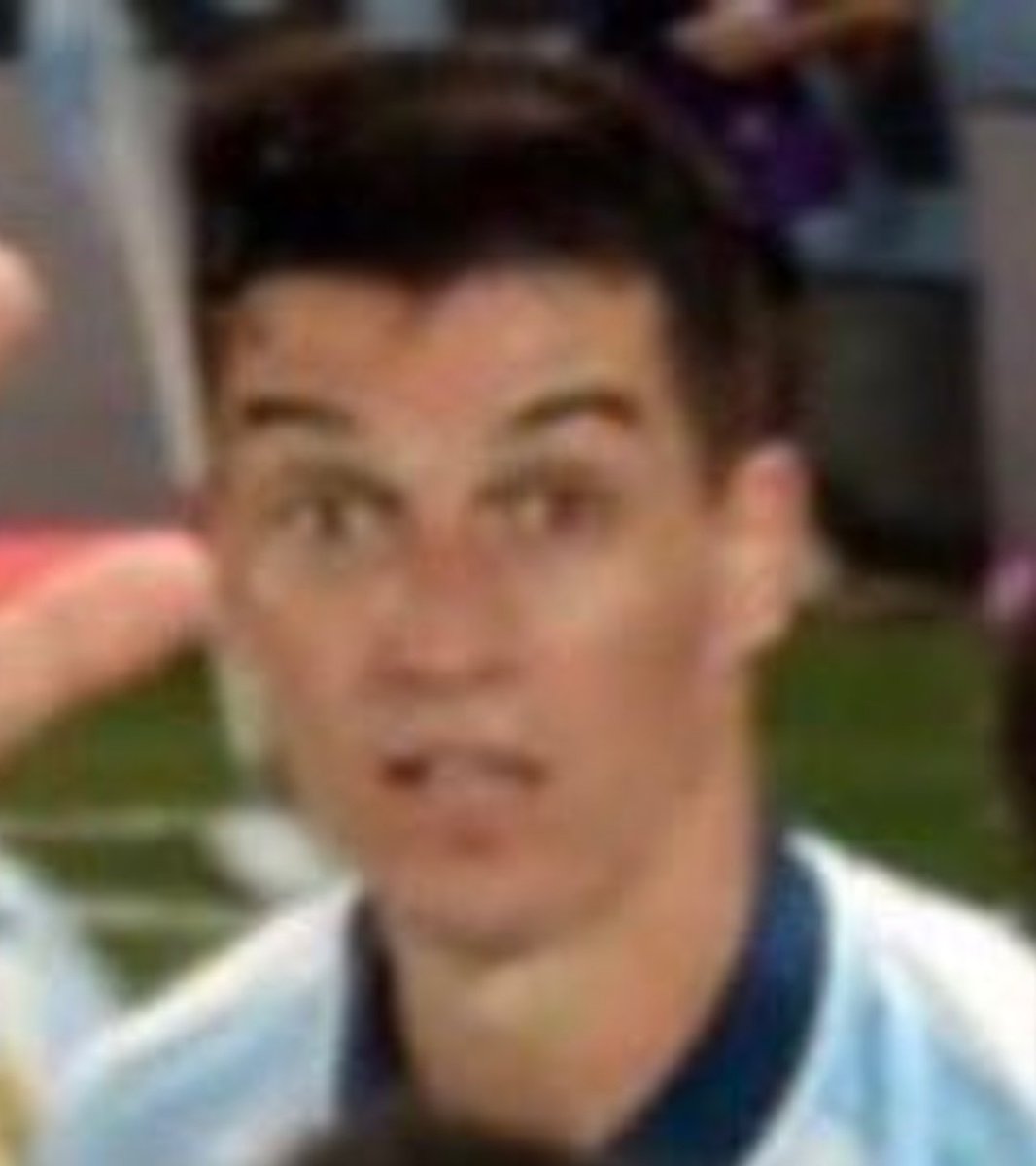 mi honesta reacción al gol que acaba de clavar este muerto