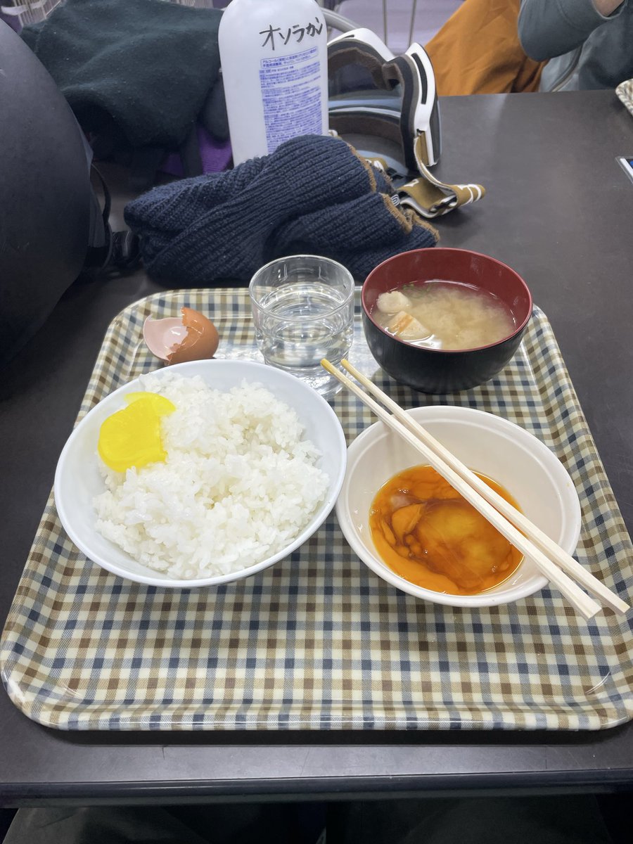 ryo_hiroshima's tweet photo. 朝メニュー300円が素敵な恐羅漢。炊き立てご飯に卵は間違いない！ https://t.co/ayhgivLY89