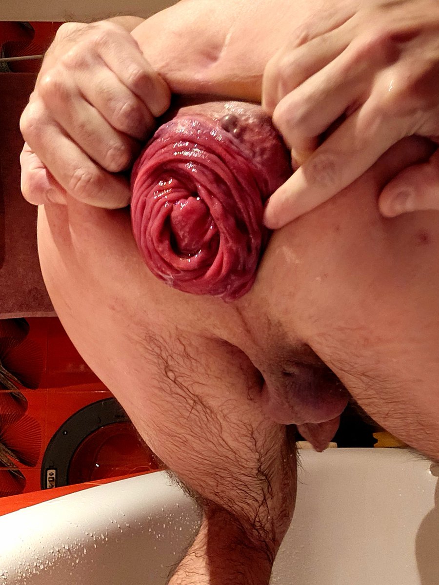 GooFFist tweet media