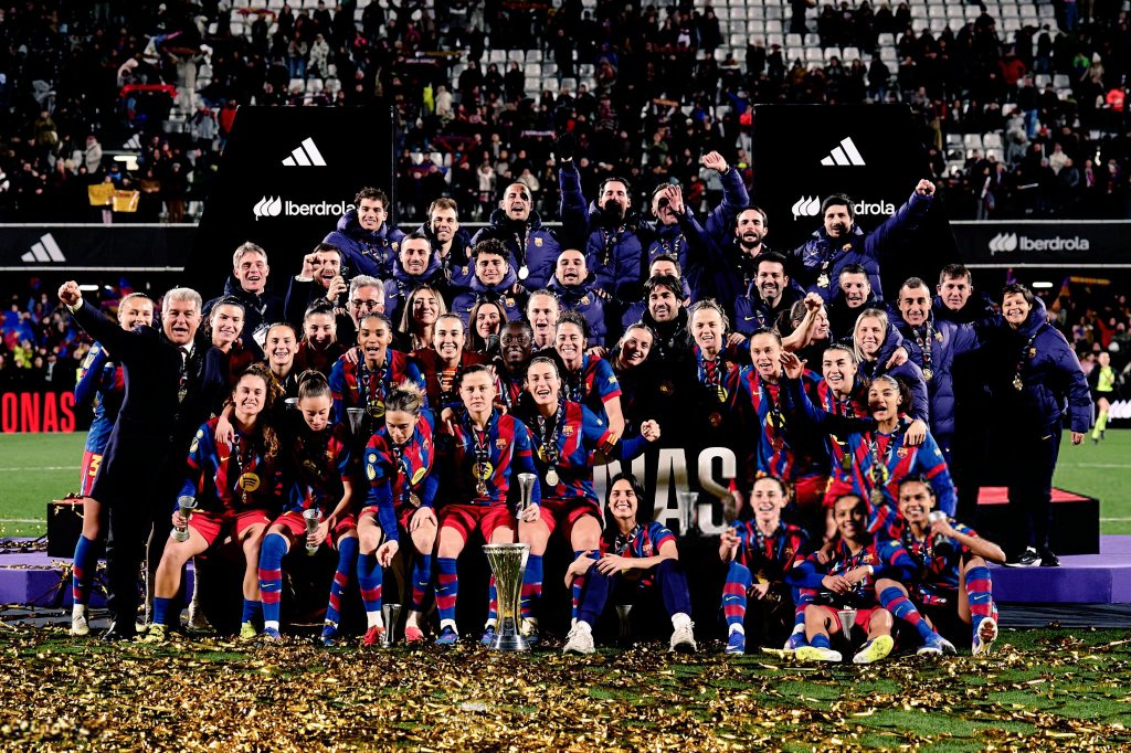 rightbackk22's tweet photo. Supercampiones! 💙❤️ https://t.co/QStkYPp0fZ