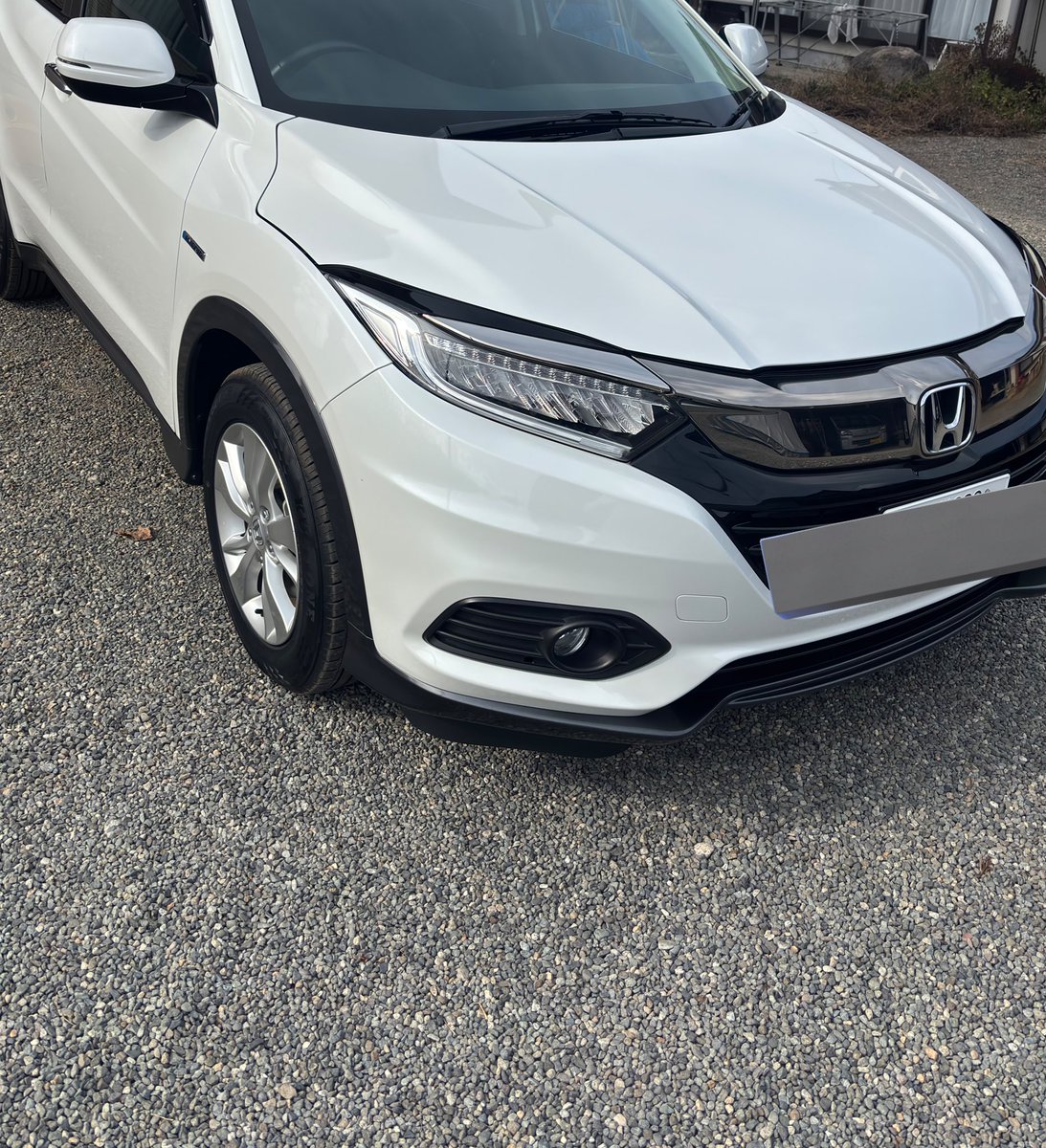ytta_86's tweet photo. 今年の挨拶遅れましたがwあけましておめでとうございます！
今年一発目にヴェゼル無事納車！ https://t.co/vPEXNprIwm