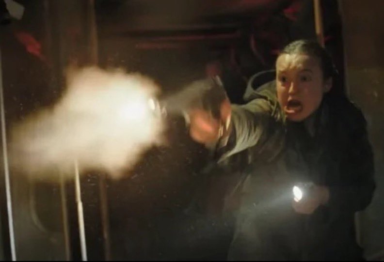 B1TuckerCarlson's tweet image. ICE agents when an American is exercising their rights 🇺🇸