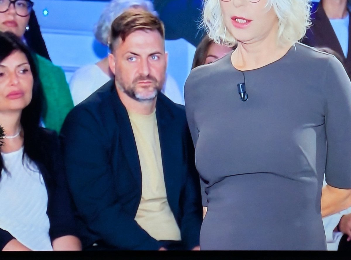 GiardLuke's tweet photo. Non l'avevo visto nella storia precedente e mi ero preoccupato.
#CePostaPerTe https://t.co/UjkQvtJke1