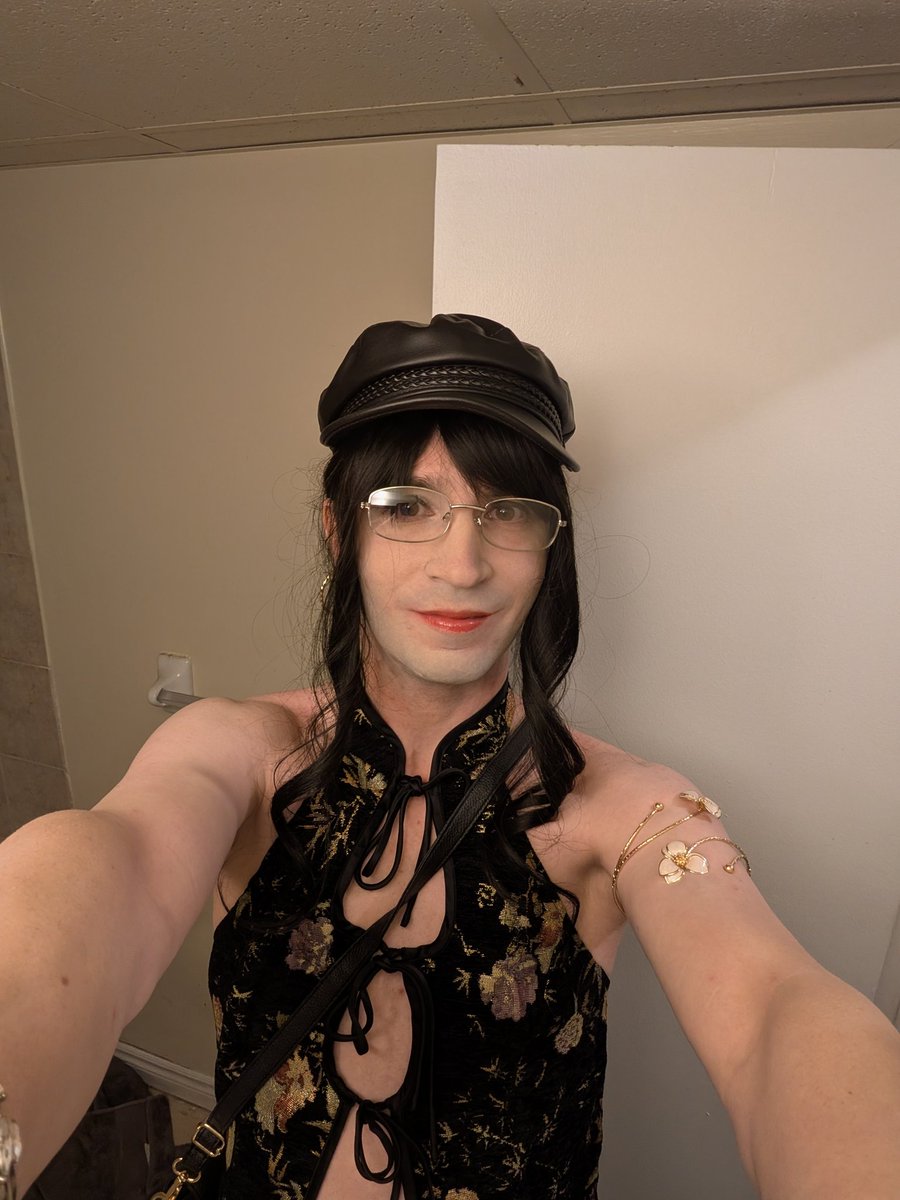 MissRiclosus's tweet photo. Look at me spoiling people with two outfits in one weekend #feminization #sissification #crossdressing #sissy #cd #crossdress #crossdresser #outfit #dressup https://t.co/ndsgibw8RV