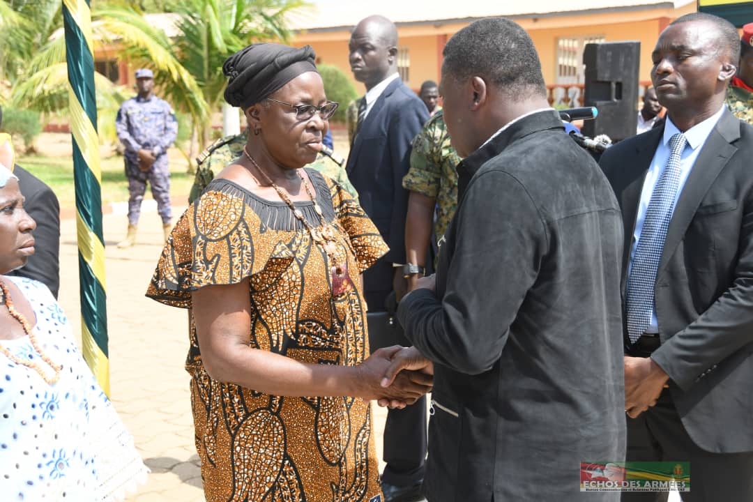 DefenseTg's tweet image. La Nation togolaise 🇹🇬 a rendu, samedi 24 janvier 2026, un hommage solennel aux militaires tombés au champ d’honneur, aux blessés et aux auteurs d’actes de bravoure dans le cadre de l’Opération Koundjouaré, lors d’une cérémonie organisée au #RPC à Kara. defense.gouv.tg/ceremonie-dhom…